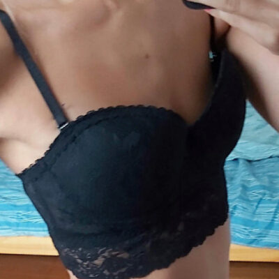 zvetseni-prsou-implantaty-11-pred